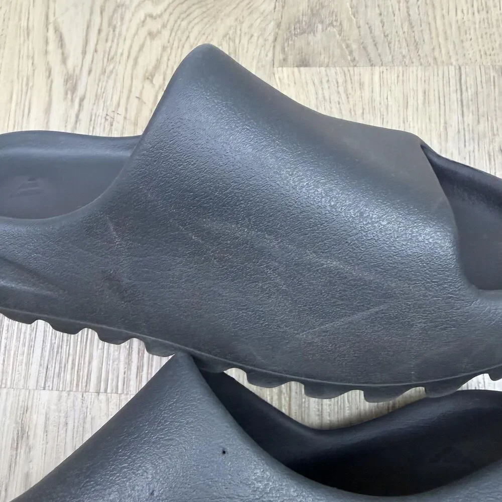 Yeezy Foam Slide Sandals in Black